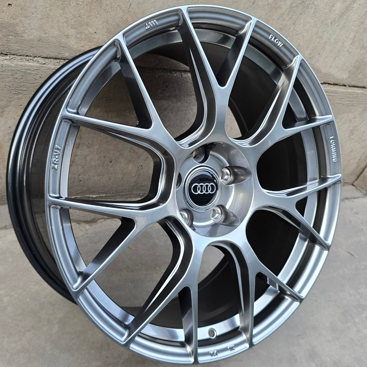 SET DE 4 LLANTAS AUDI *. Aro 19 - 5x112. Color Grafito Metalizado. (ZR-V7)