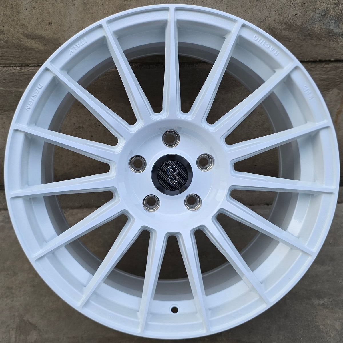 SET DE 4 LLANTAS ENKEI. Aro 18 - 5x114. Color Blanco. (ZR007).