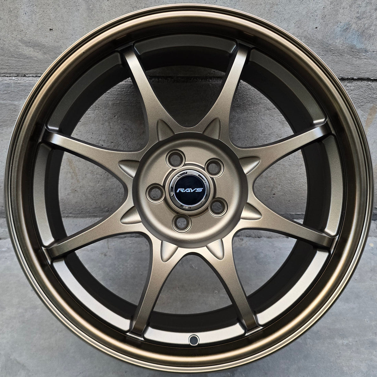 SET DE 4 LLANTAS RAYS COLOR Bronce. Aro 18- 5x100 (DX371)