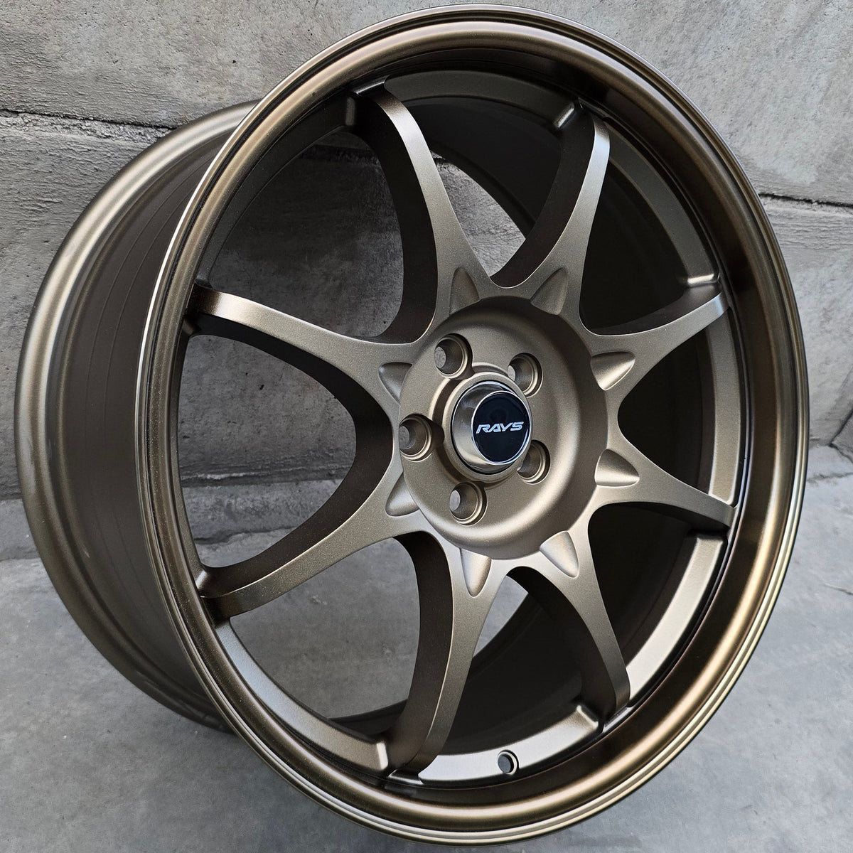 SET DE 4 LLANTAS RAYS COLOR Bronce. Aro 18- 5x100 (DX371)