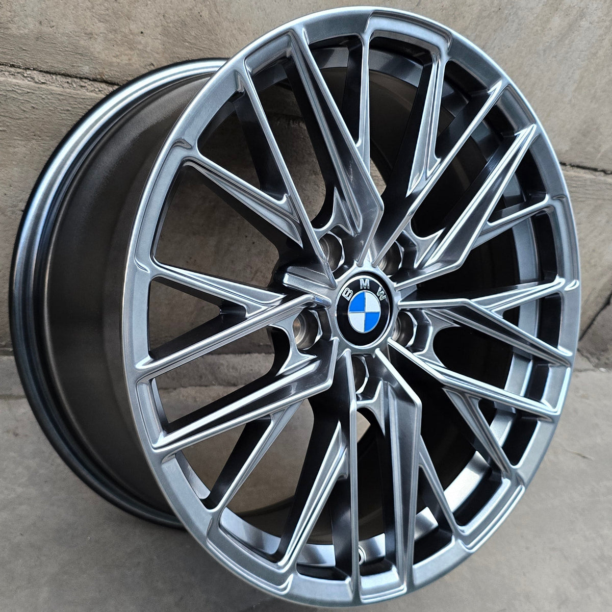 SET DE 4 LLANTAS BMW. Aro 18 - 5x120. Color Grafito Metalizado. (H3429F)