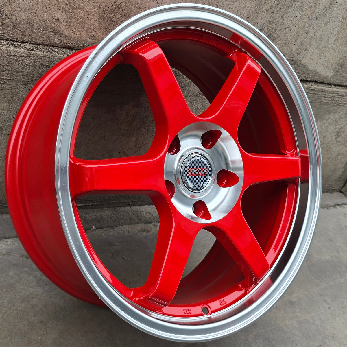 SET DE 4 LLANTAS VOLK RACING TE37 Red Edition. Aro 17 - 5x114. Color Rojo. (17H6146A)