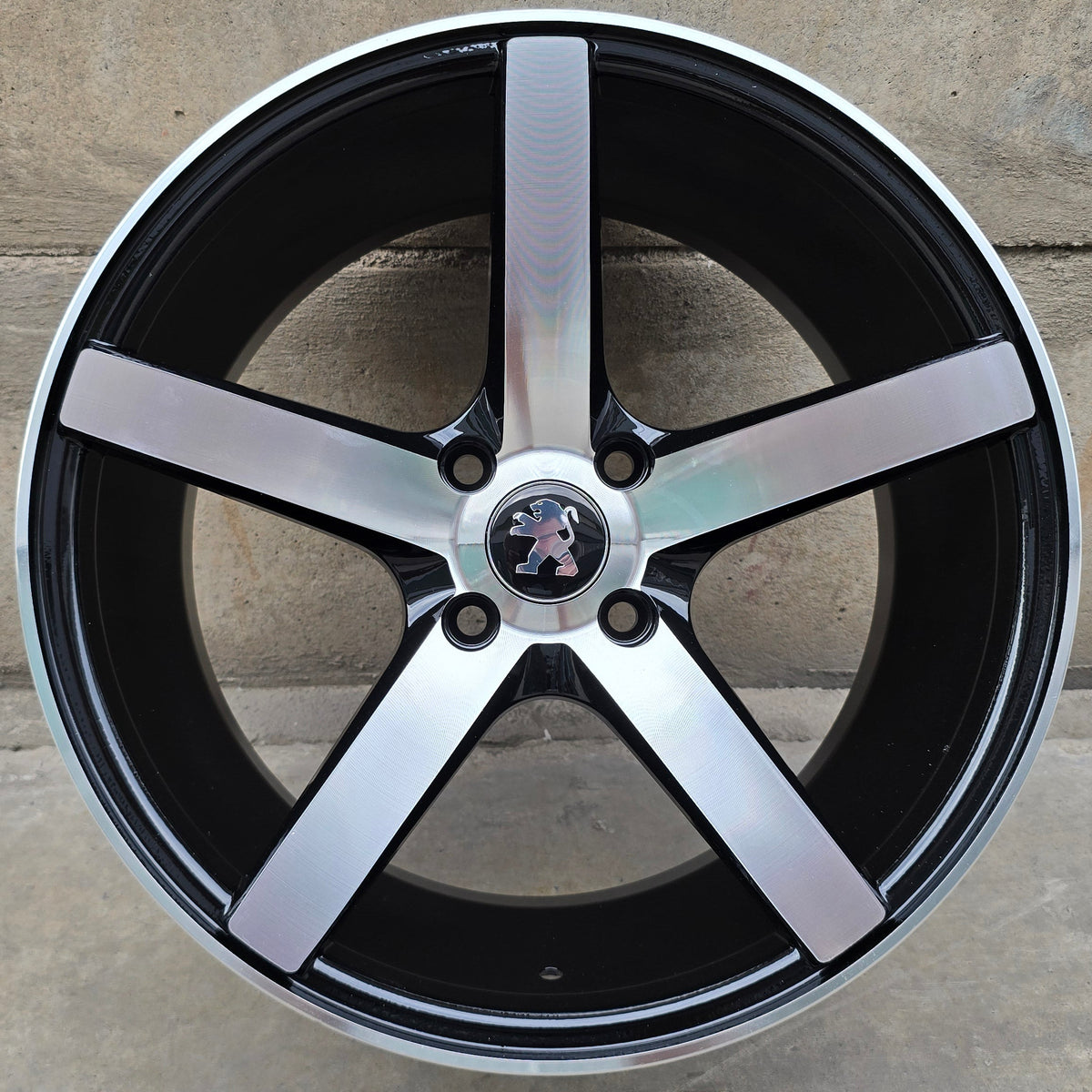 SET DE 4 LLANTAS PEUGEOT *. Aro 17 - 4x108. Color Cromado Fondo Negro. (17N5414B)