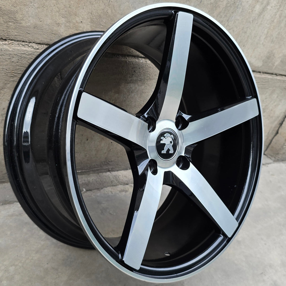 SET DE 4 LLANTAS PEUGEOT *. Aro 17 - 4x108. Color Cromado Fondo Negro. (17N5414B)