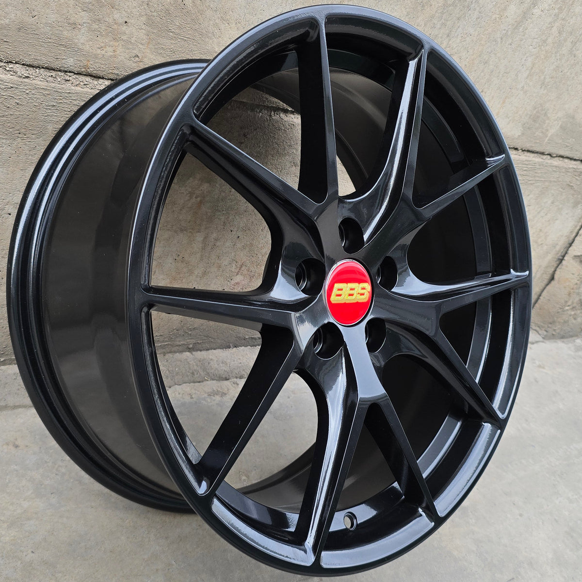 SET DE 4 LLANTAS BBS FIR RACING*. Aro 17 - 5x100. Color Negro. (17H9017B)