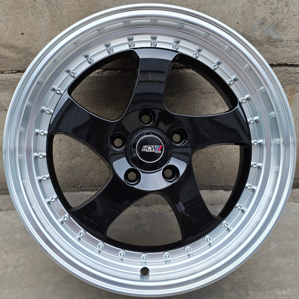 SET DE 4 LLANTAS * Color Negro Aro Cromado. Aro 17 - 5x112. (17C5053B)