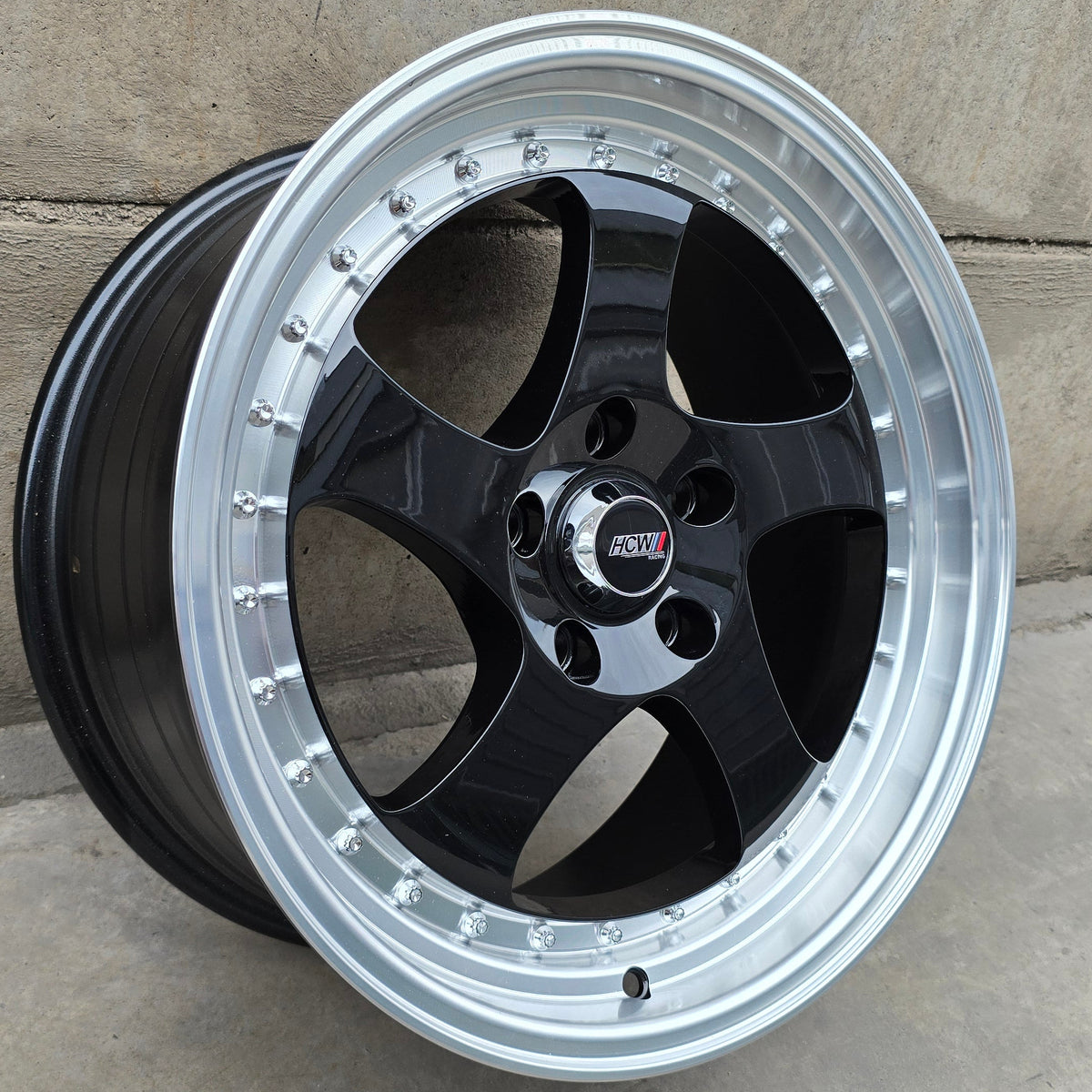 SET DE 4 LLANTAS * Color Negro Aro Cromado. Aro 17 - 5x112. (17C5053B)
