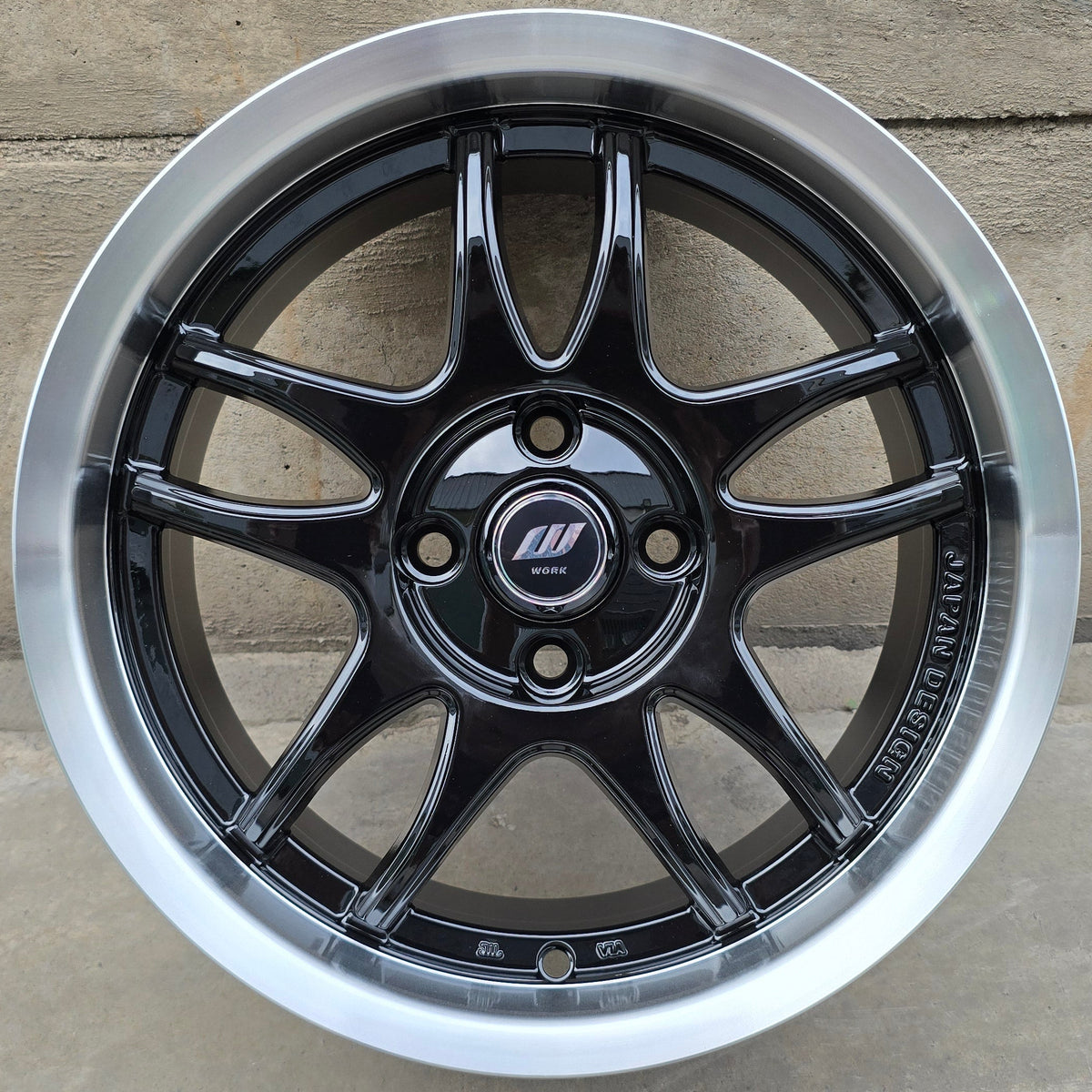 SET DE 4 LLANTAS WORK EMOTION. Aro 15 - 4x100. Color Negro Aro Cromado.(15H2052A)