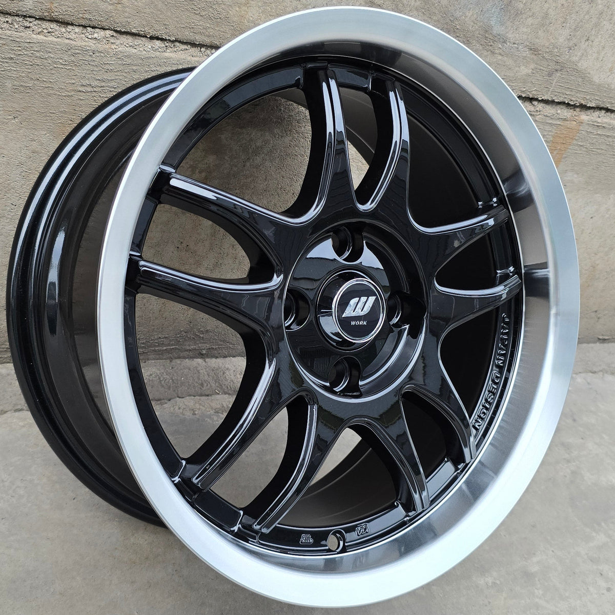 SET DE 4 LLANTAS WORK EMOTION. Aro 15 - 4x100. Color Negro Aro Cromado.(15H2052A)