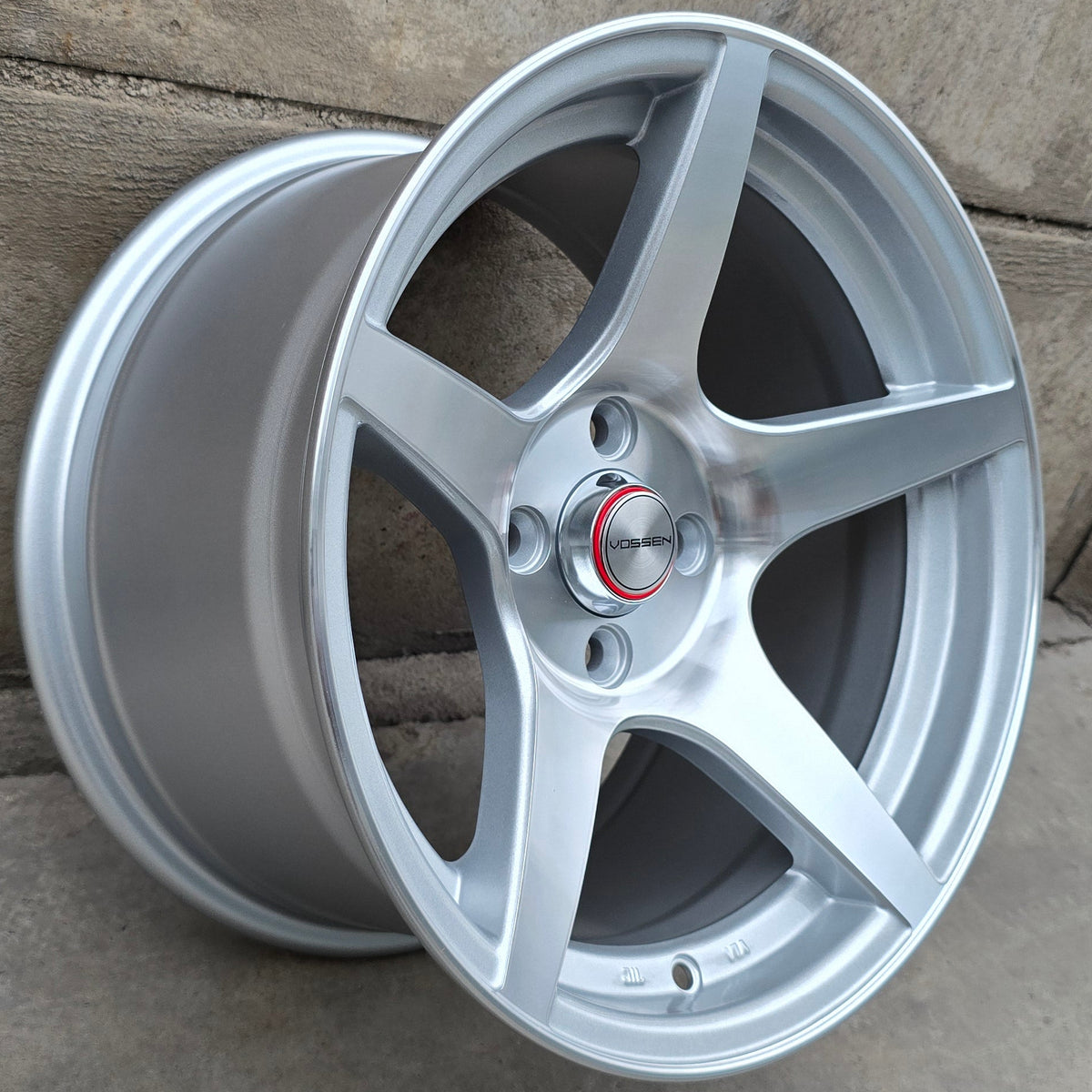 SET DE 4 LLANTAS VOSSEN CV3. Aro 15 - 4x100. Color Plateado (15H5612C)