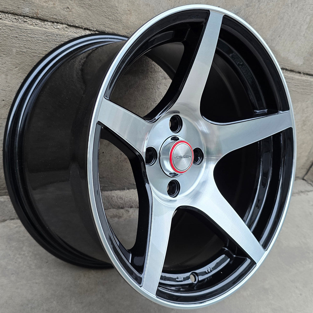 SET DE 4 LLANTAS VOSSEN CV3. Aro 15 - 4x100. Color Cromado Fondo Negro (15H5613)