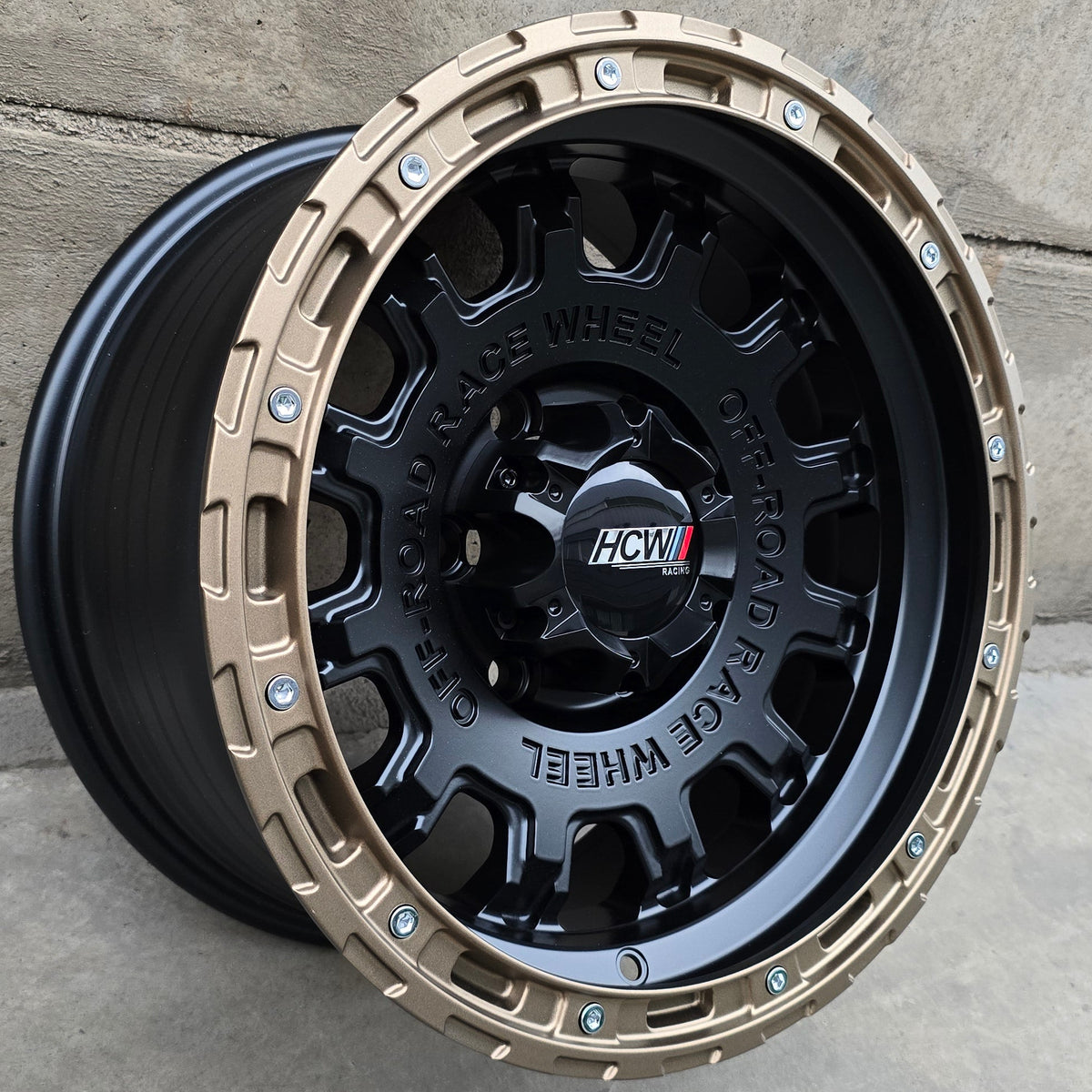SET DE 4 LLANTAS CAMIONETA. Aro 16 - 6x139. Color Negro Aro Bronce (16C118A)