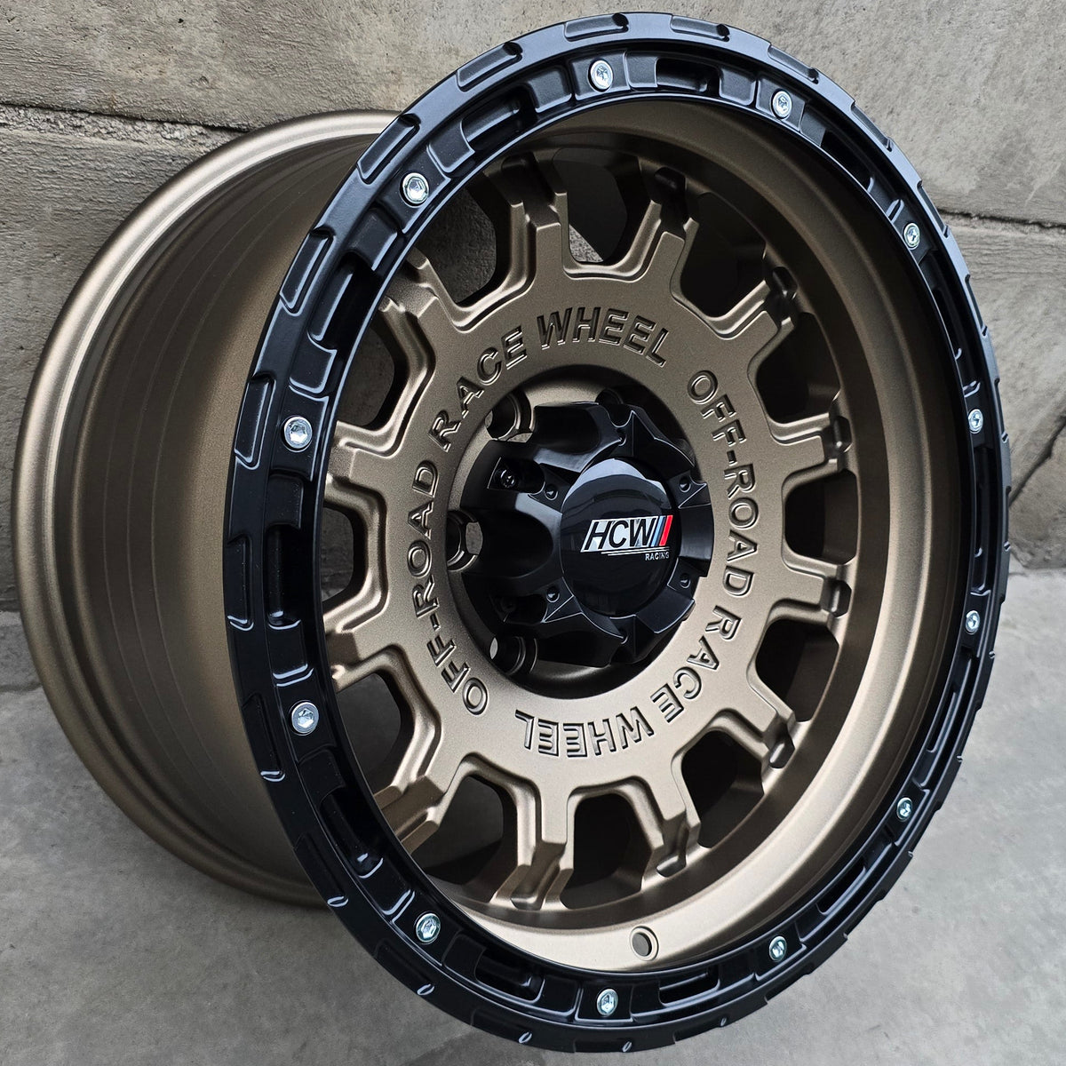 SET DE 4 LLANTAS CAMIONETA. Aro 17-6x139 .Color Bronce Aro Negro .(17C118B)