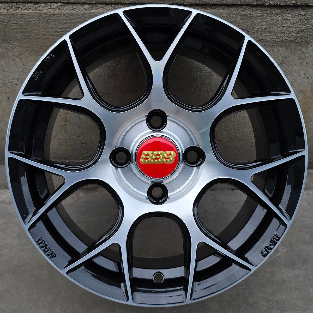 SET DE 4 BBS REV7 RACING *. Aro 14 - 4x100. Color Cromado Fondo Negro (14B4260B).