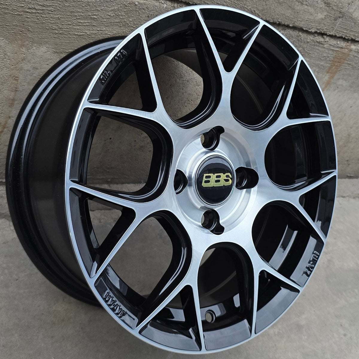 SET DE 4 BBS REV7 *. Aro 14 - 4x100. Color Cromado Fondo Negro (14B4260B).