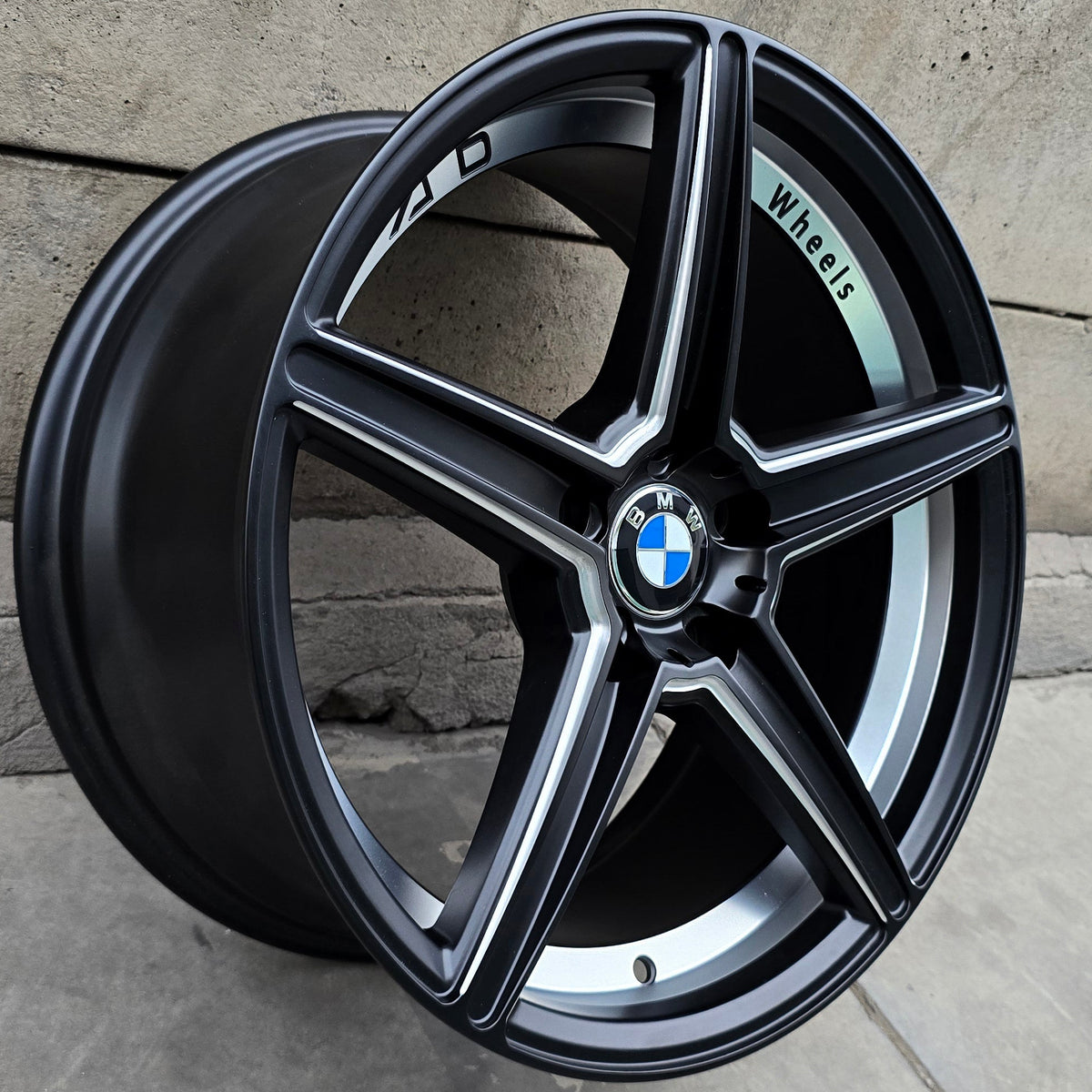 SET DE 4 LLANTAS BMW REFORZADA. Aro 18 - 5x120. Color Cromado Fondo Negro. (AD241)