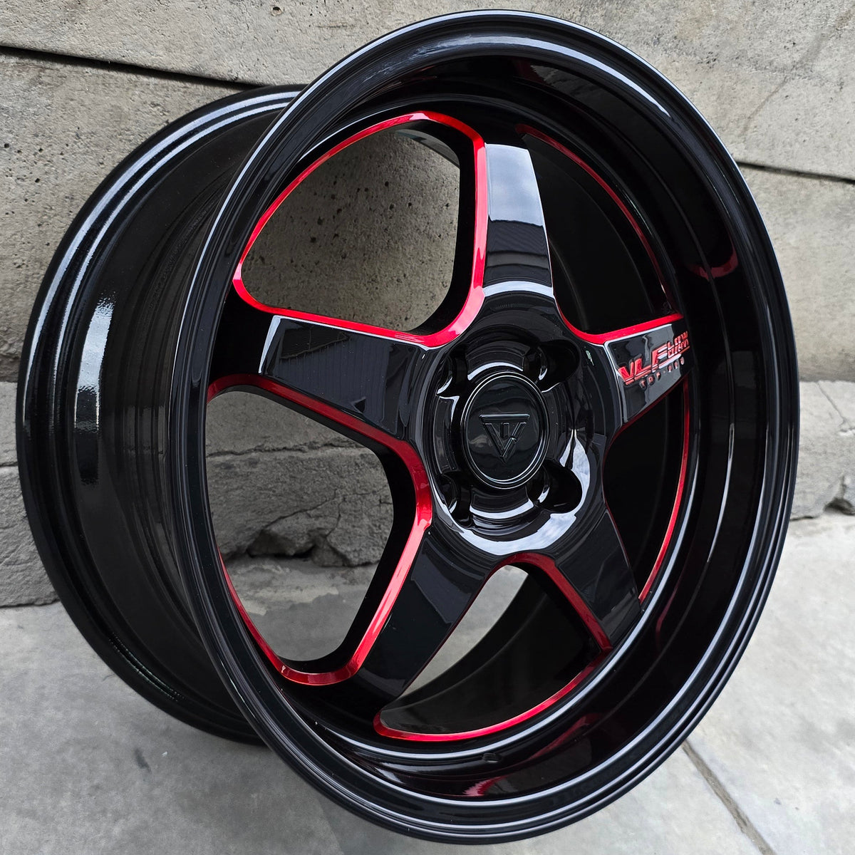 SET DE 4 LLANTAS VLF RACING. Aro 16 - 4x100. Color Negro con Rojo. (VLF-W20)