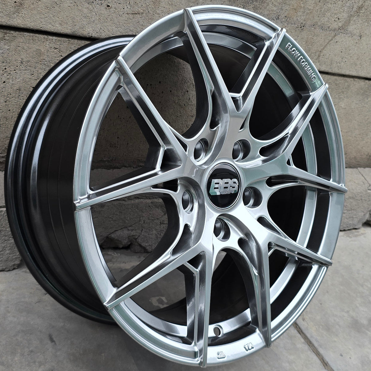 SET DE 4 LLANTAS BBS *. Aro 16 - 5x114. Color Grafito Metalizado. (161022HB)