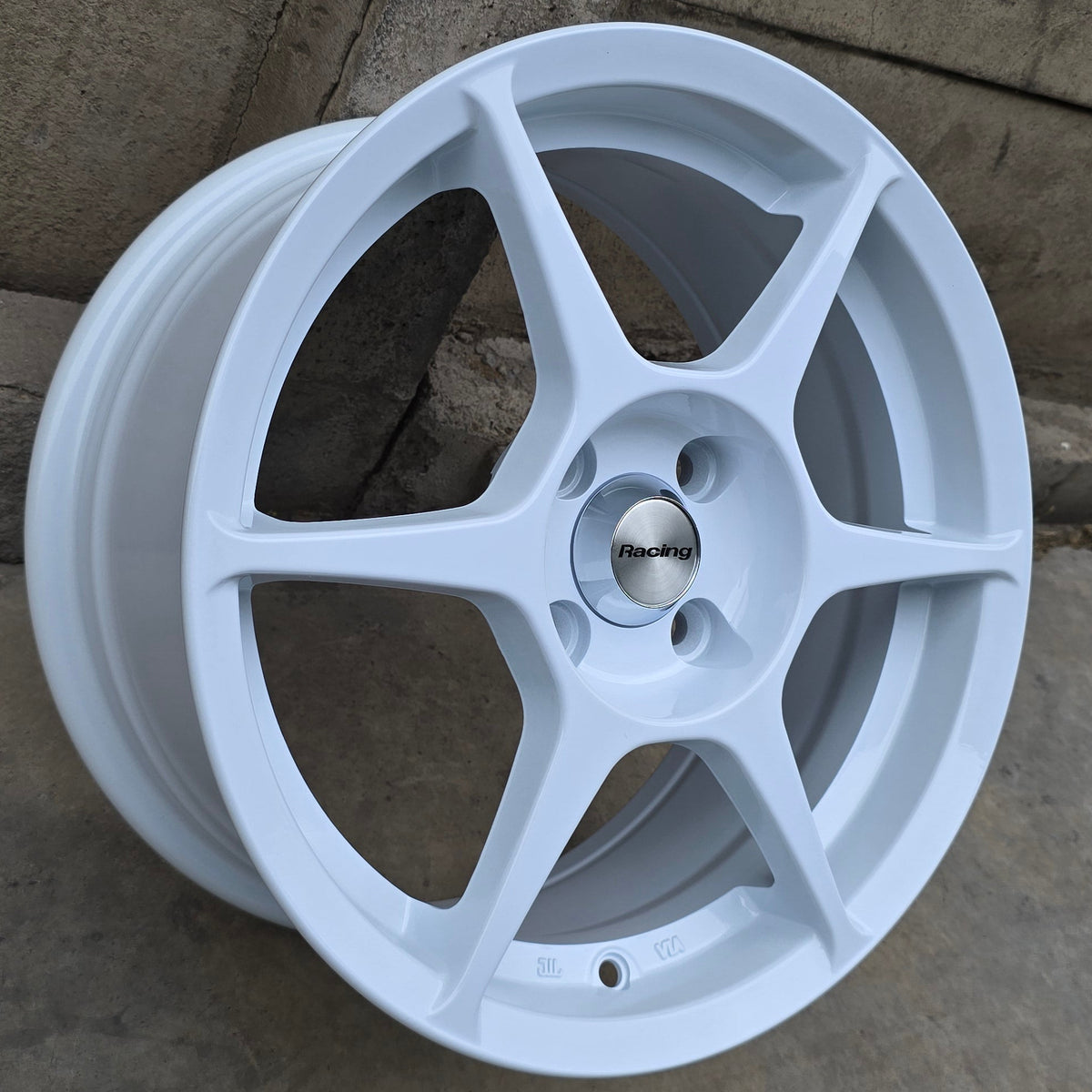 SET DE 4 LLANTAS P1. Aro 15 - 4x100. Color Blanco. (X6065)