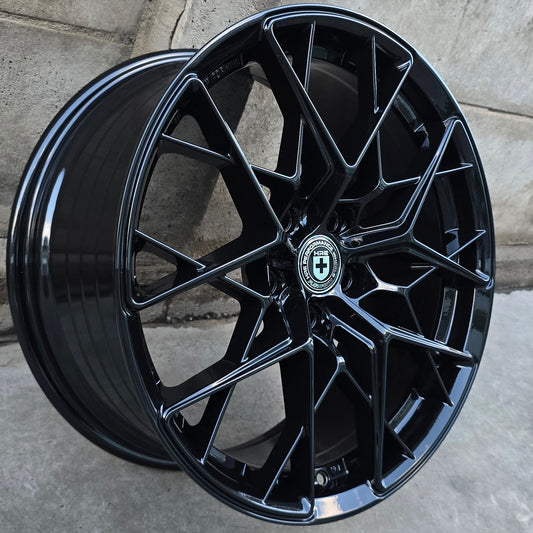 SET DE 4 LLANTAS HRE. Color Negro. Aro 18 - 5x114 (RGW020FF)