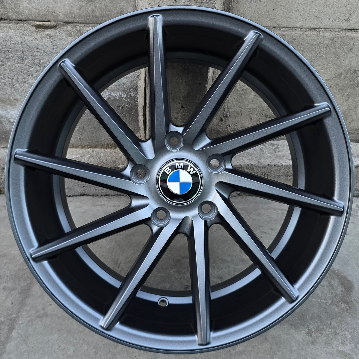 SET DE 4 LLANTAS BMW. Aro 17 - 5x120. Color Grafito. (CVT)