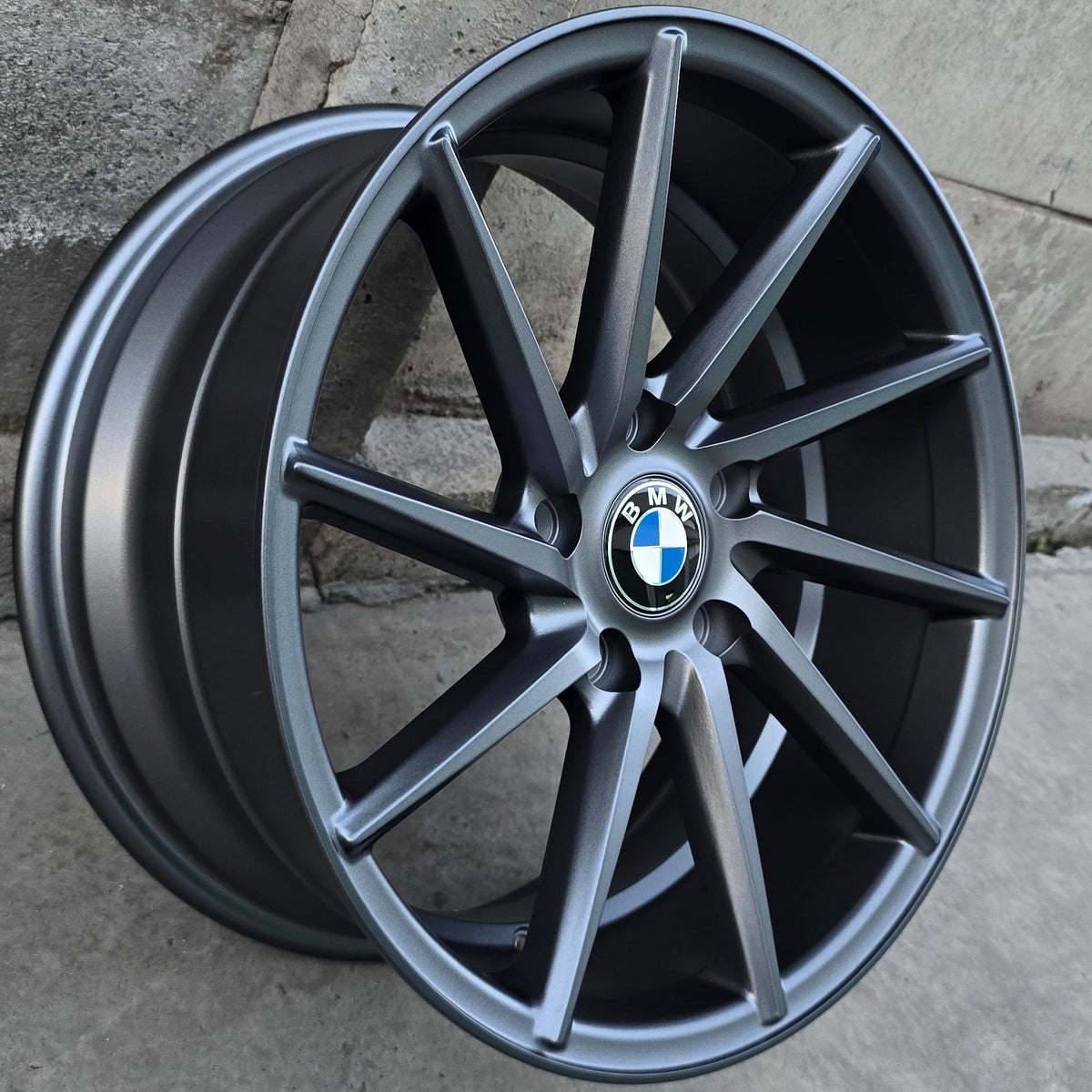 SET DE 4 LLANTAS BMW. Aro 17 - 5x120. Color Grafito. (CVT)