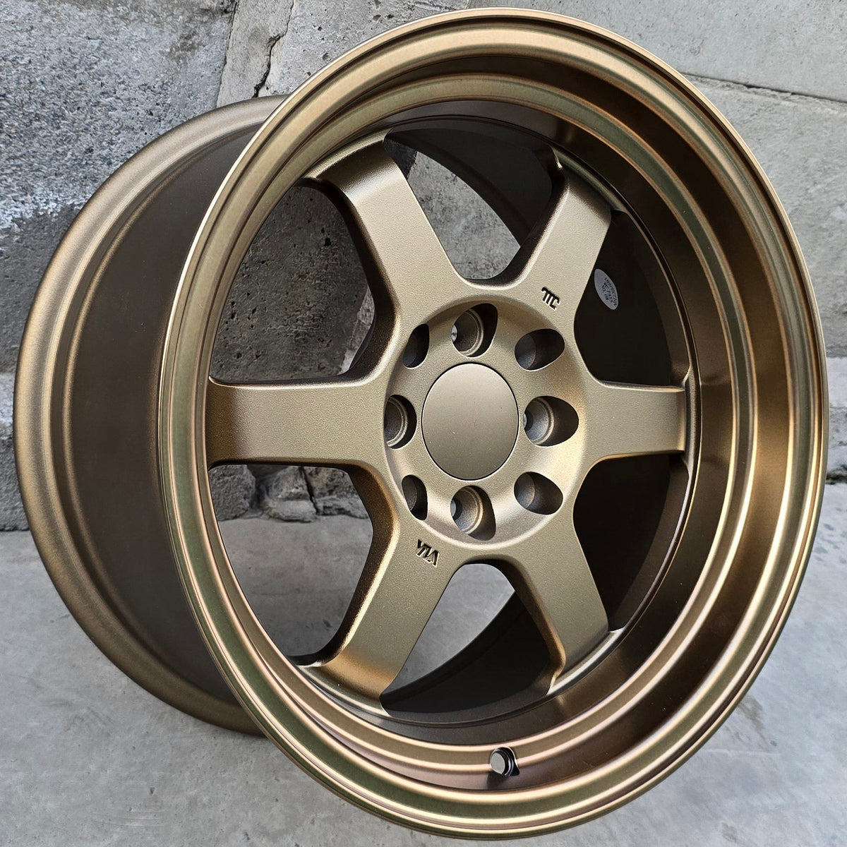 SET DE 4 LLANTAS Aro 15 - 4x100, 4x114. Doble Apernadura. Color Bronce. (6105)