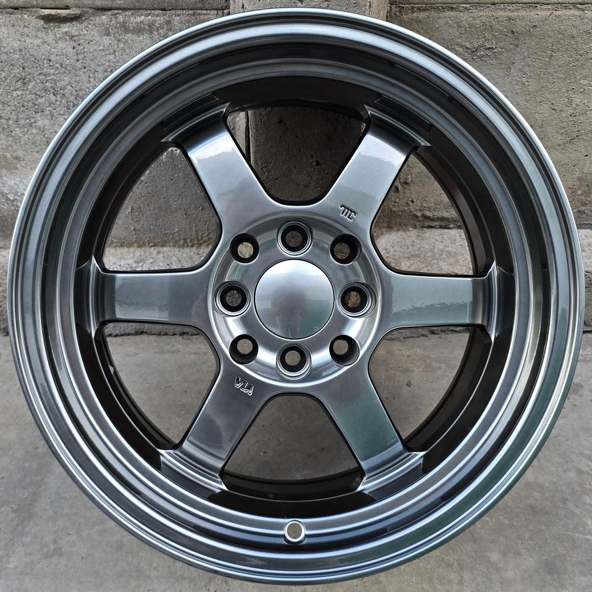 SET DE 4 LLANTAS Aro 15 - 4x100, 4x114. Doble Apernadura. Color Grafito Metalizado. (6105)