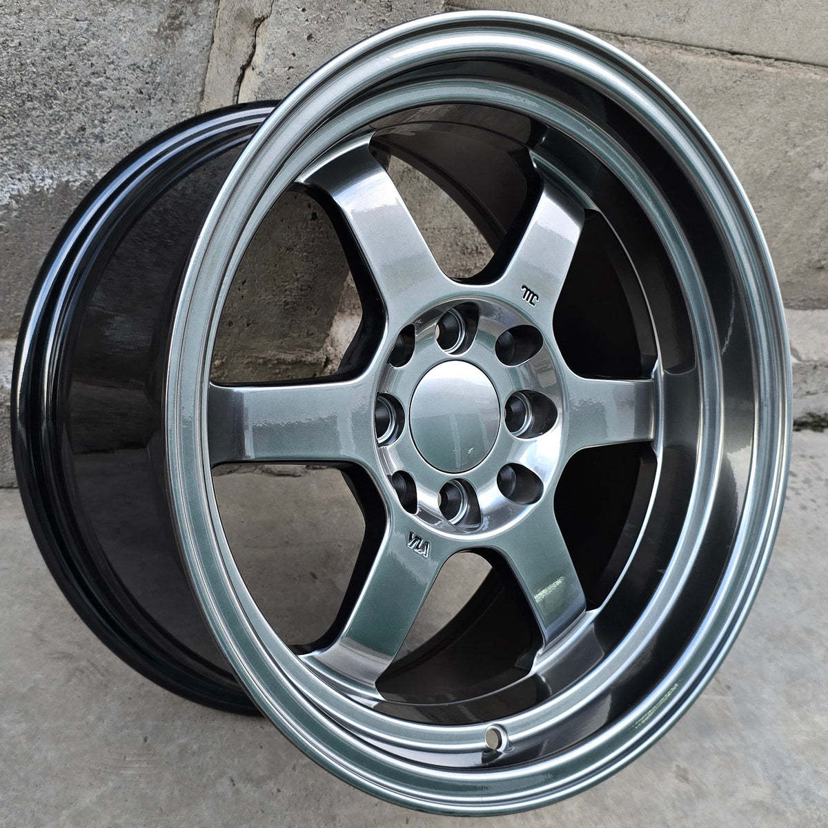 SET DE 4 LLANTAS Aro 15 - 4x100, 4x114. Doble Apernadura. Color Grafito Metalizado. (6105)