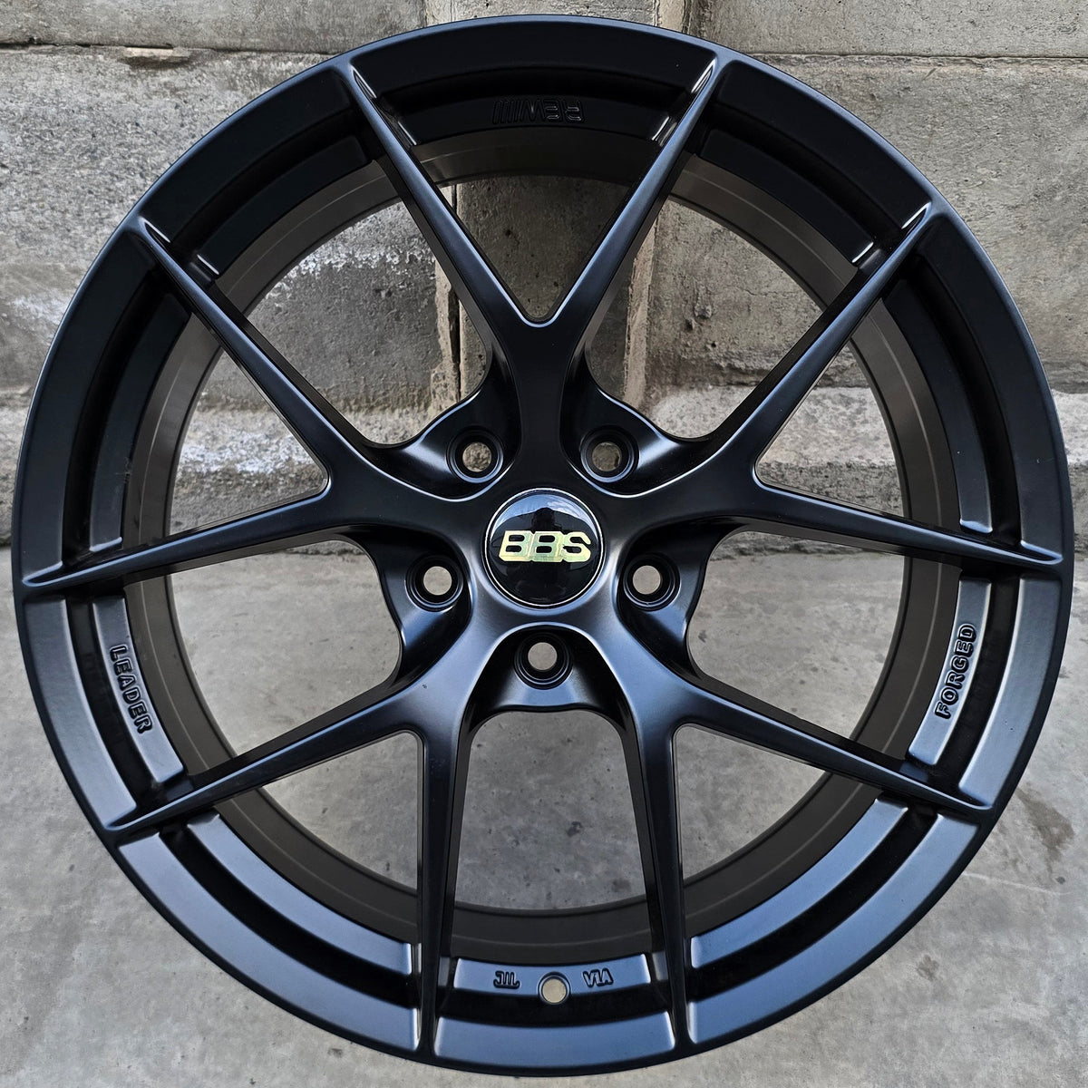 SET DE 4 LLANTAS BBS FIR. Aro 18 - 5x114. Color Negro Mate.