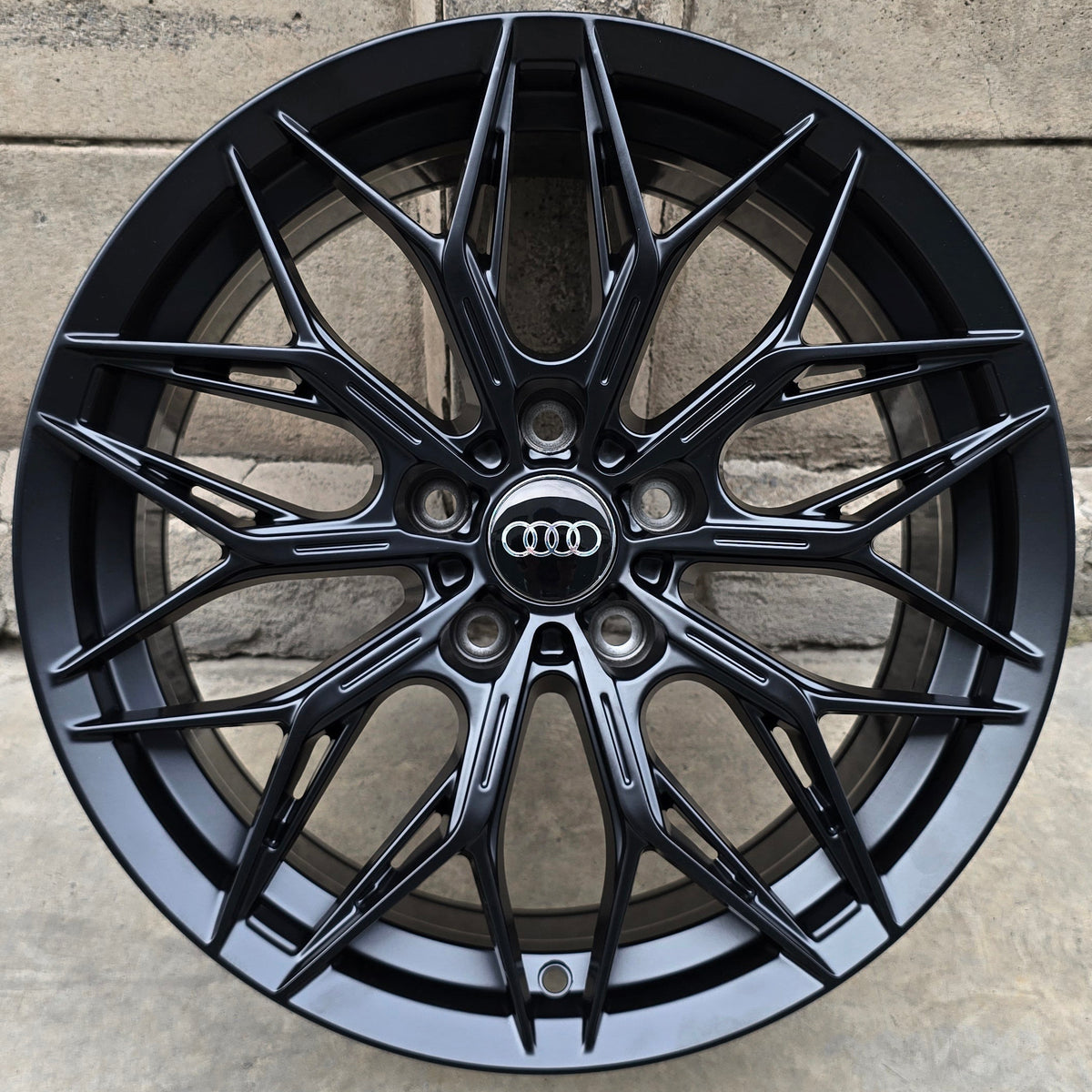 SET DE 4 LLANTAS AUDI *. Color Negro Mate. Aro 17 - 5x112 (X70733H)