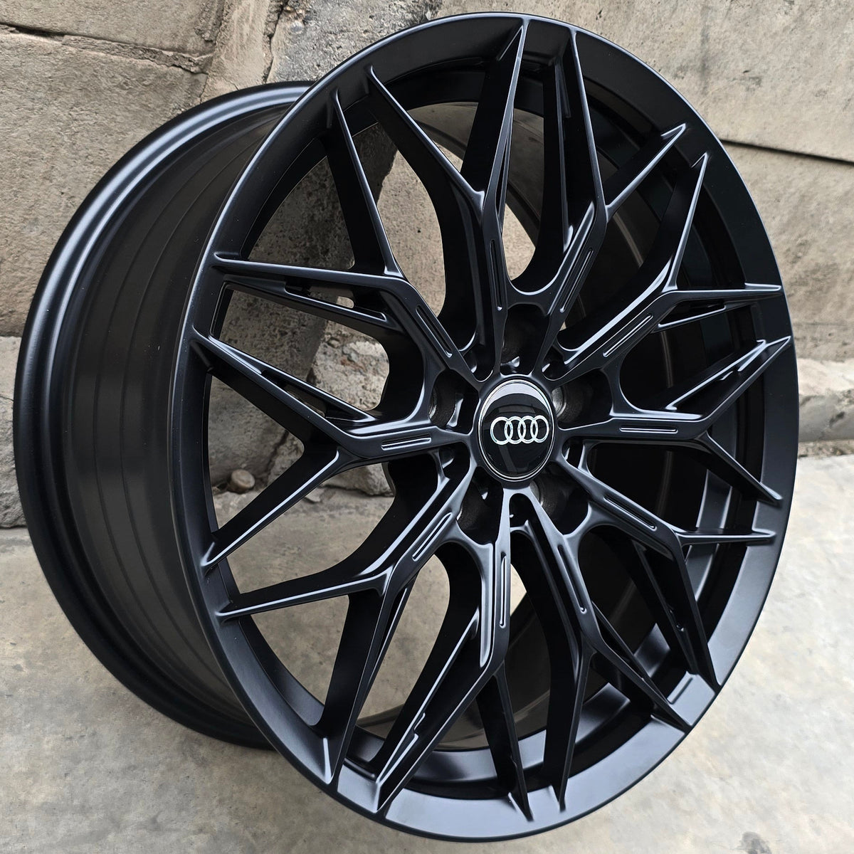 SET DE 4 LLANTAS AUDI *. Color Negro Mate. Aro 17 - 5x112 (X70733H)