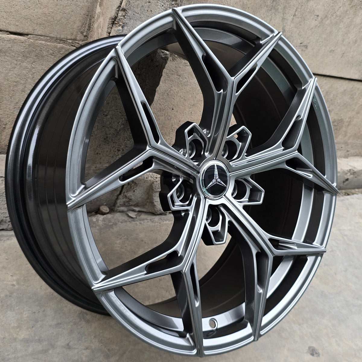SET DE 4 LLANTAS MERCEDES *. Color Grafito Metalizado. Aro 18 - 5x112 (X85664I)