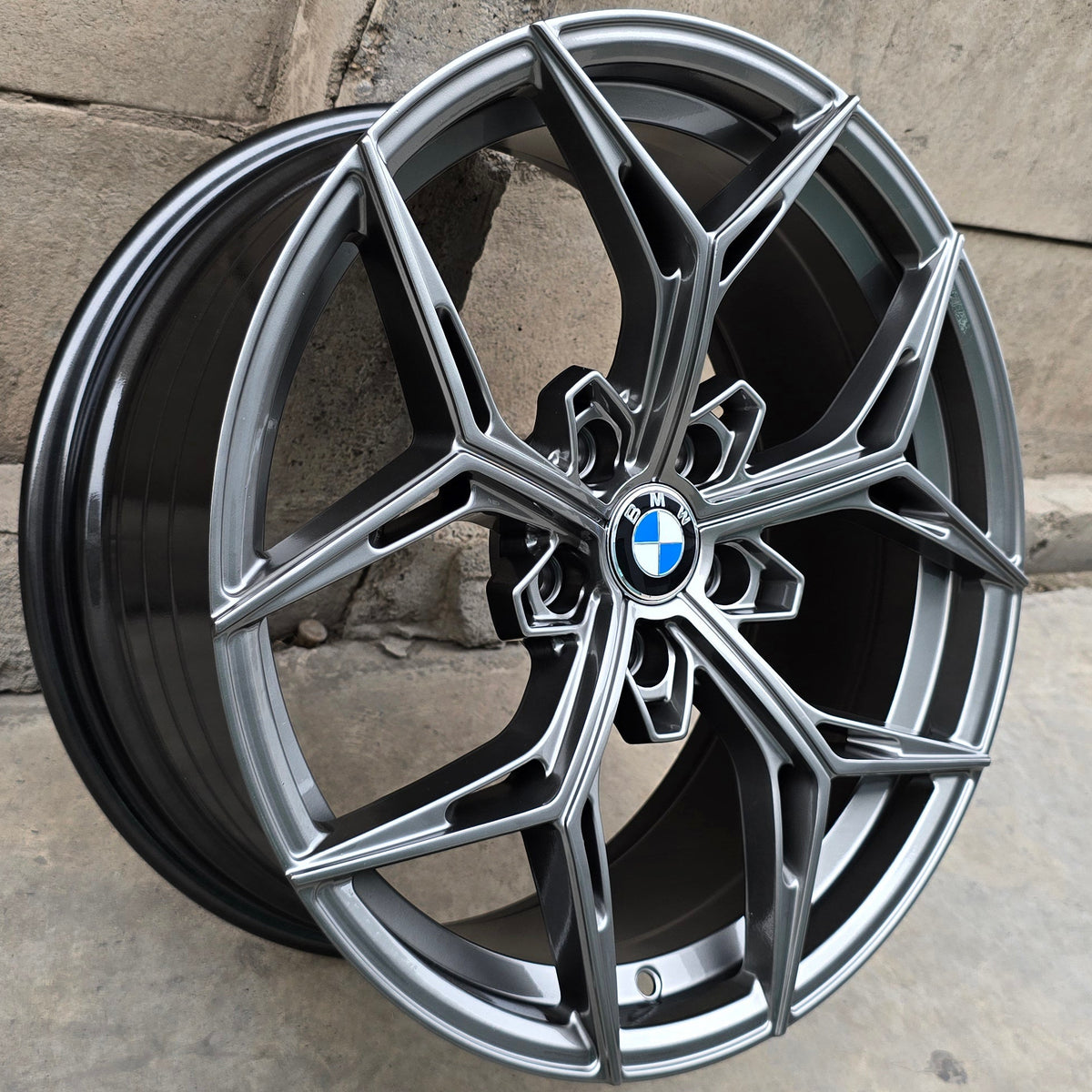 SET DE 4 LLANTAS BMW *. Color Grafito Metalizado. Aro 18 - 5x112 (X85664I)