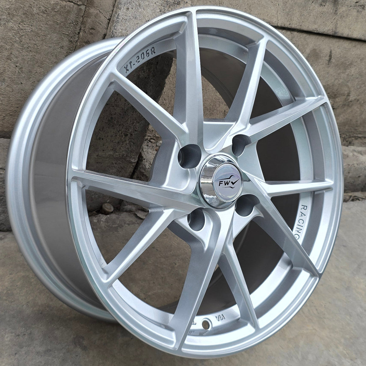 SET DE 4 LLANTAS FWV *. Aro 15 - 4x108. Color Plateado (5844)