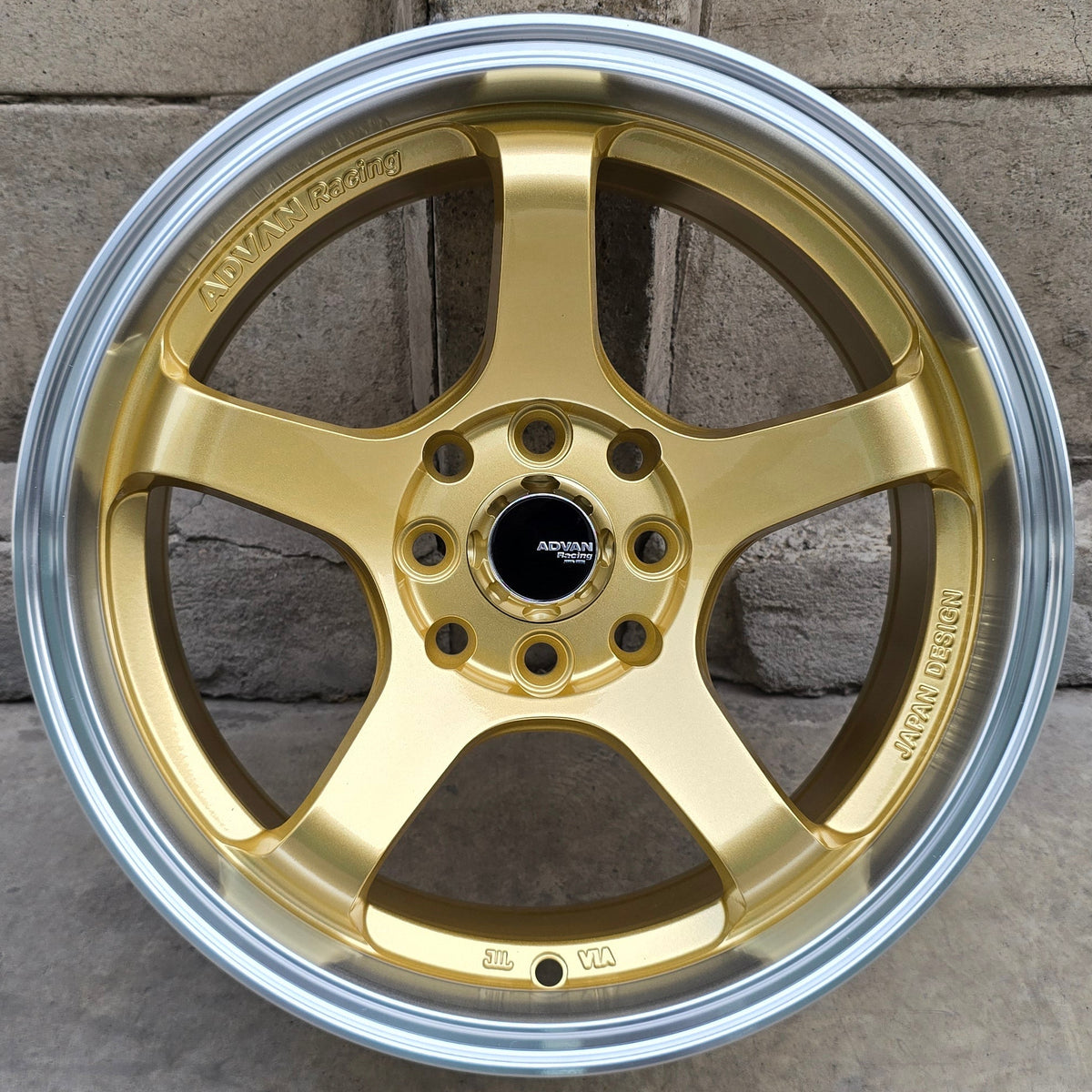 SET DE 4 LLANTAS ADVAN. Aro 15 - 4x100, 4x114. Doble Apernadura. Color Dorado Aro Cromado. (671)