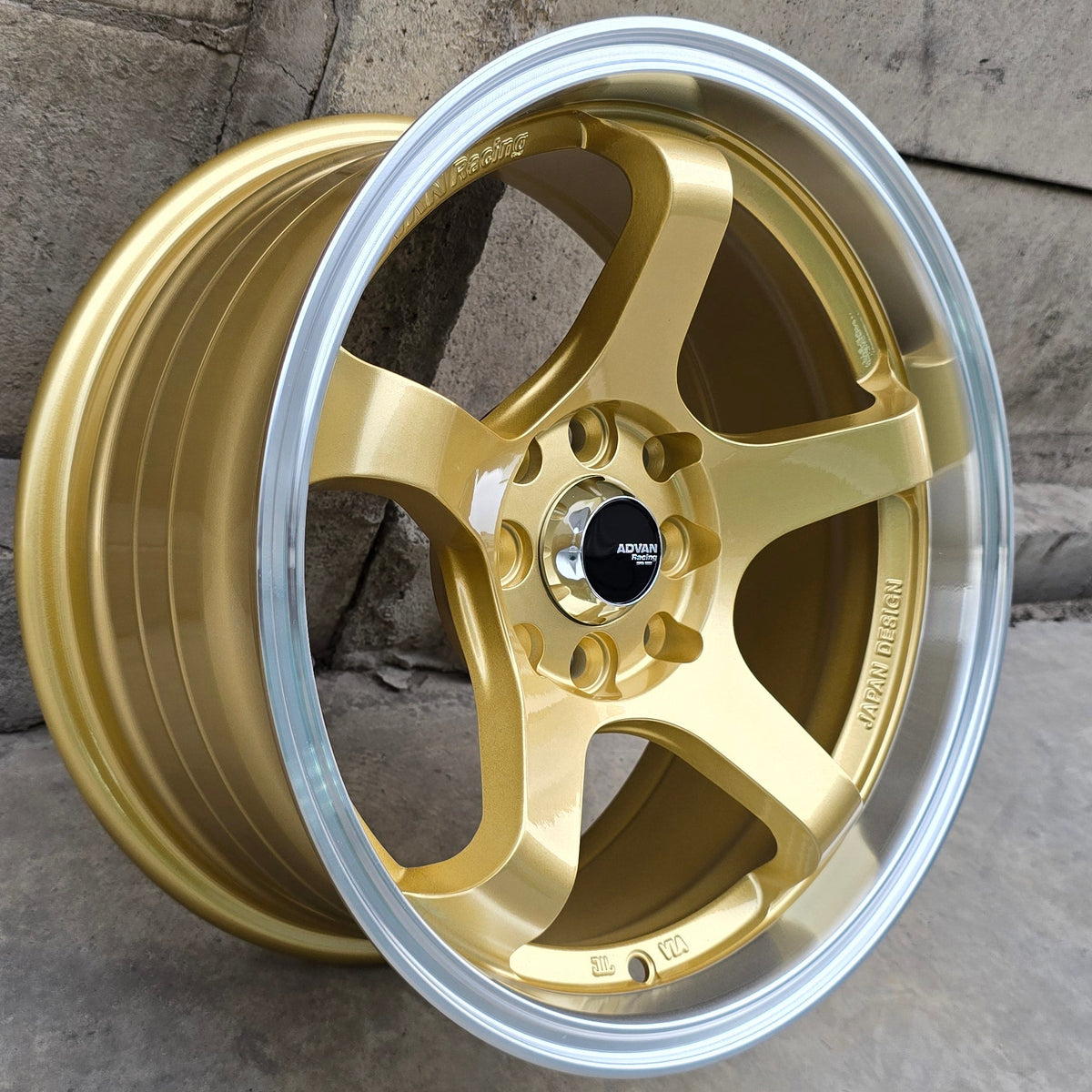 SET DE 4 LLANTAS ADVAN. Aro 15 - 4x100, 4x114. Doble Apernadura. Color Dorado Aro Cromado. (671)