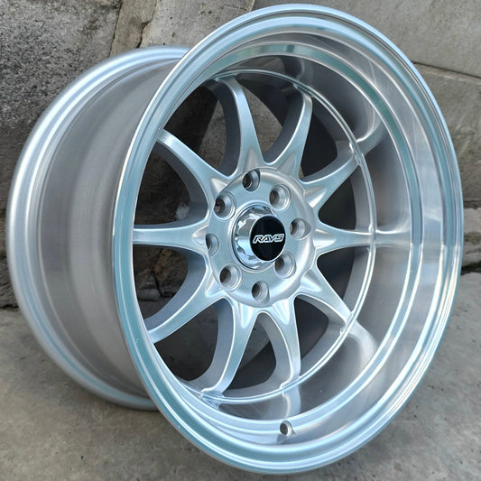 SET DE 4 LLANTAS RAYS CE28. Aro 15 - 4x100, 4x114. Doble Apernadura. Color Plateado. (1230)