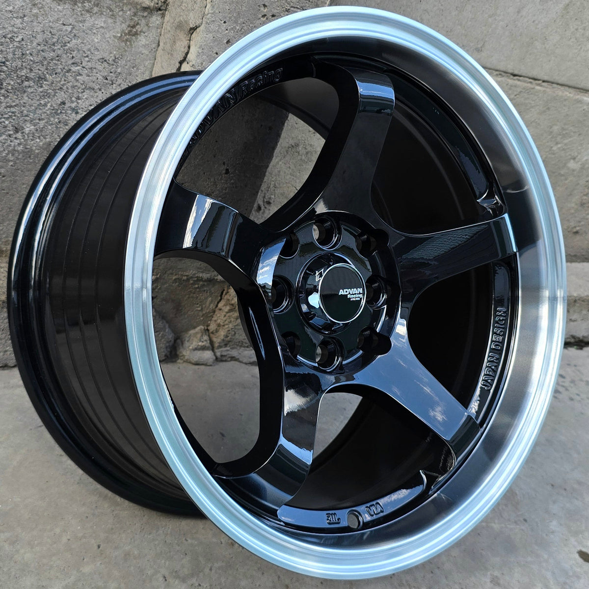 SET DE 4 LLANTAS ADVAN GT. Aro 15 - 4x100, 4x114. Doble Apernadura. Color Negro Aro Cromado. (671)