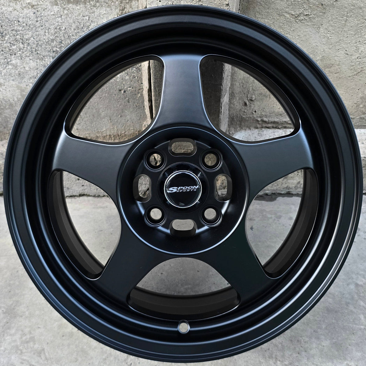 SET DE 4 LLANTAS SPOON. Aro 15 - 4x100. Color Negro. (5111X)