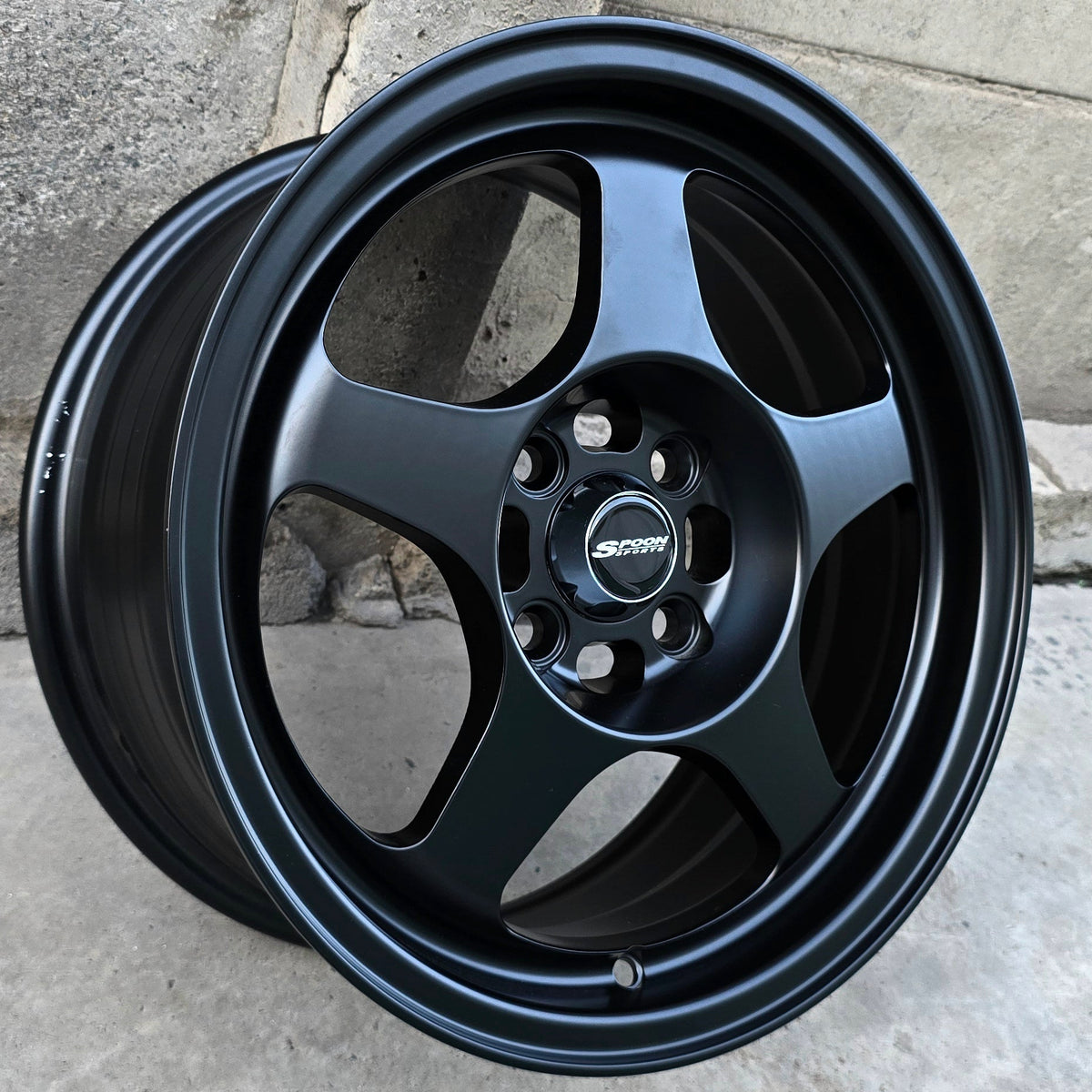 SET DE 4 LLANTAS SPOON. Aro 15 - 4x100. Color Negro. (5111X)