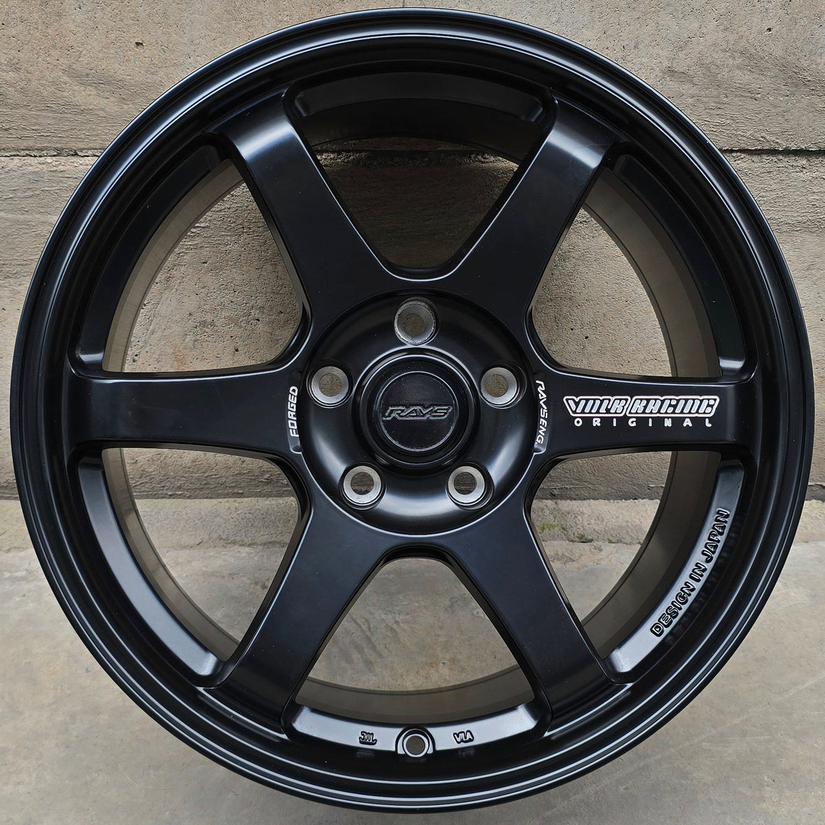 SET DE 4 LLANTAS VOLK RACING. Aro 17 - 5x114. Color Negro.
