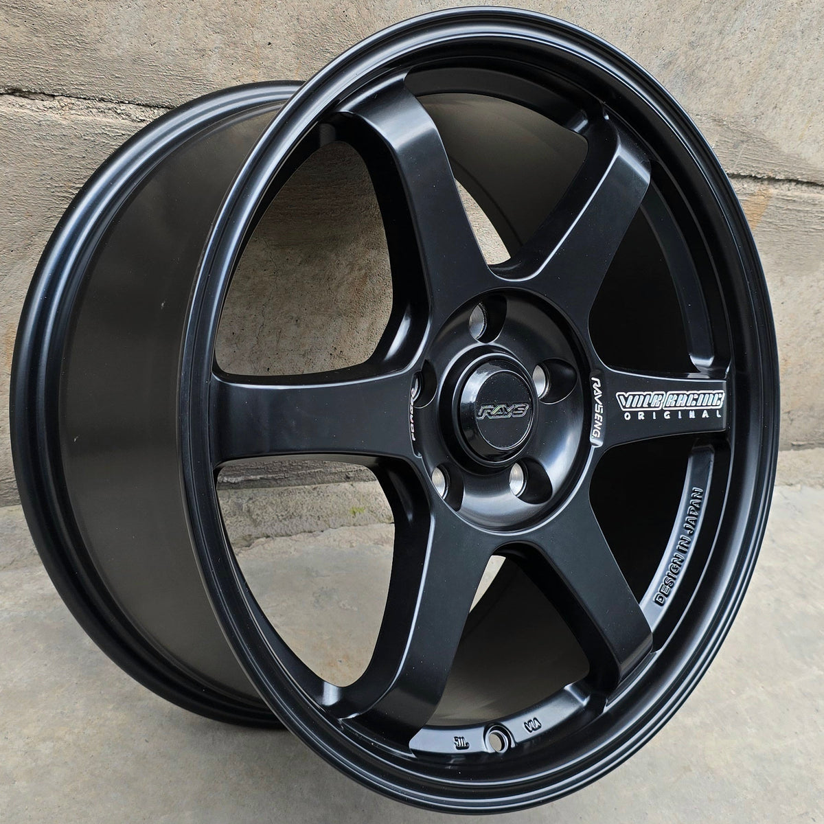 SET DE 4 LLANTAS VOLK RACING. Aro 17 - 5x114. Color Negro.