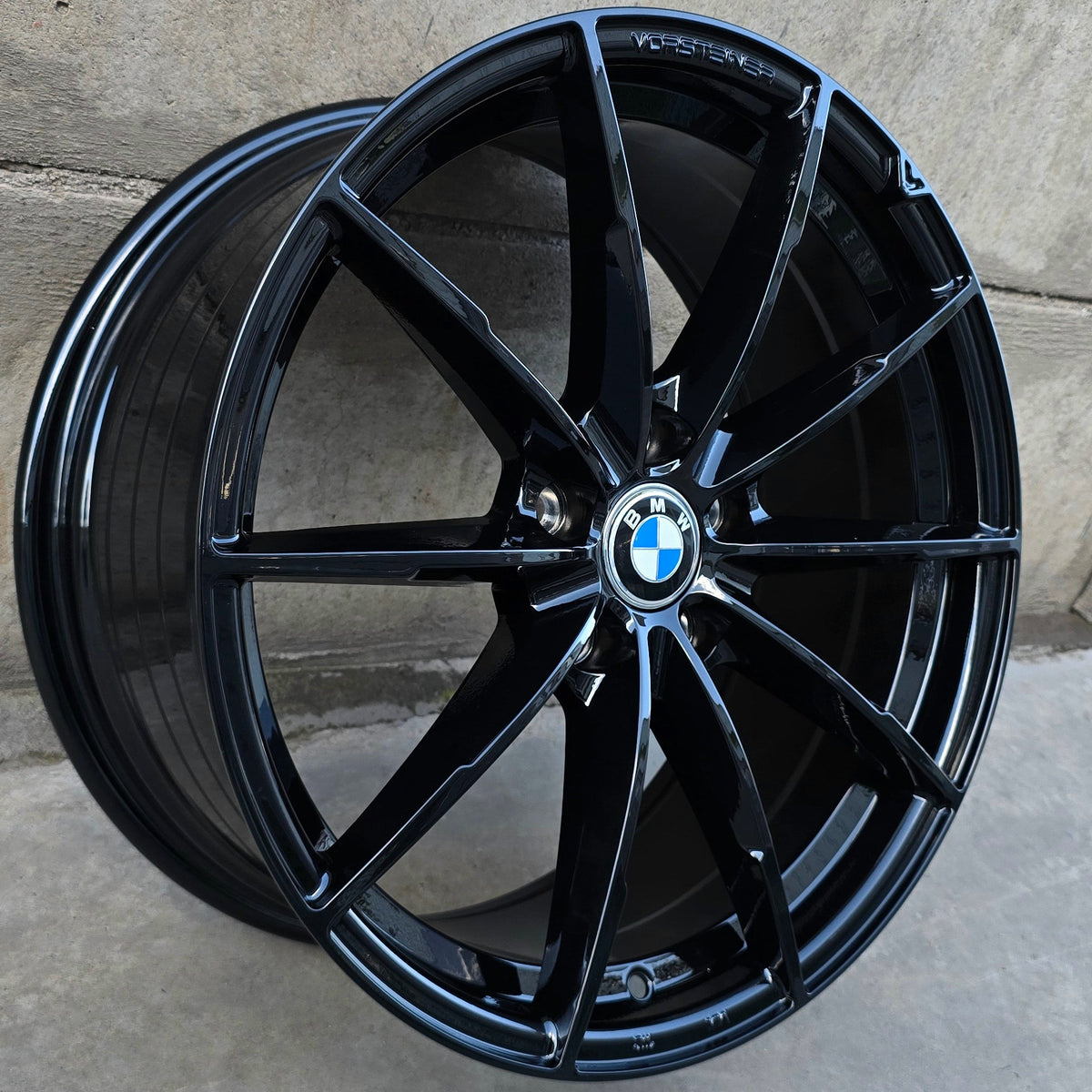 SET DE 4 LLANTAS BMW *. Aro 18 - 5x112. Color Negro. (FF109)