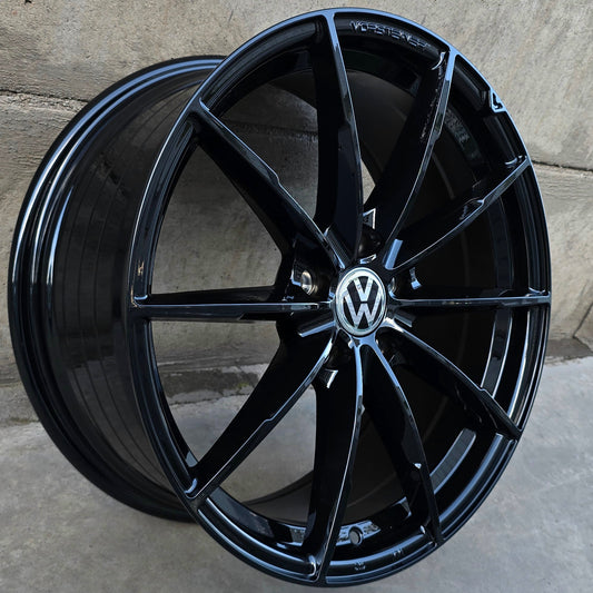SET DE 4 LLANTAS VOLKSWAGEN *. Aro 18 - 5x112. Color Negro. (FF109)