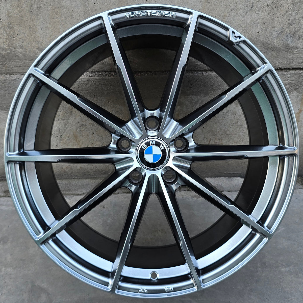 SET DE 4 LLANTAS BMW *. Color Grafito Metalizado. Aro 19 - 5x120. (FF109)