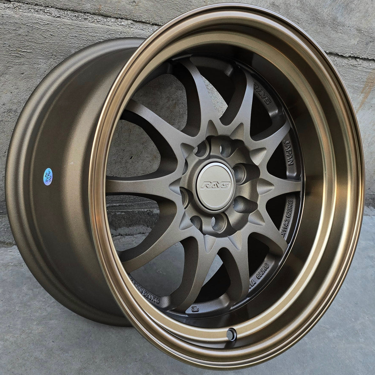 SET DE 4 LLANTAS RAYS. Aro 15 - 4x100, 4x108. Doble Apernadura. Color Bronce. (559)