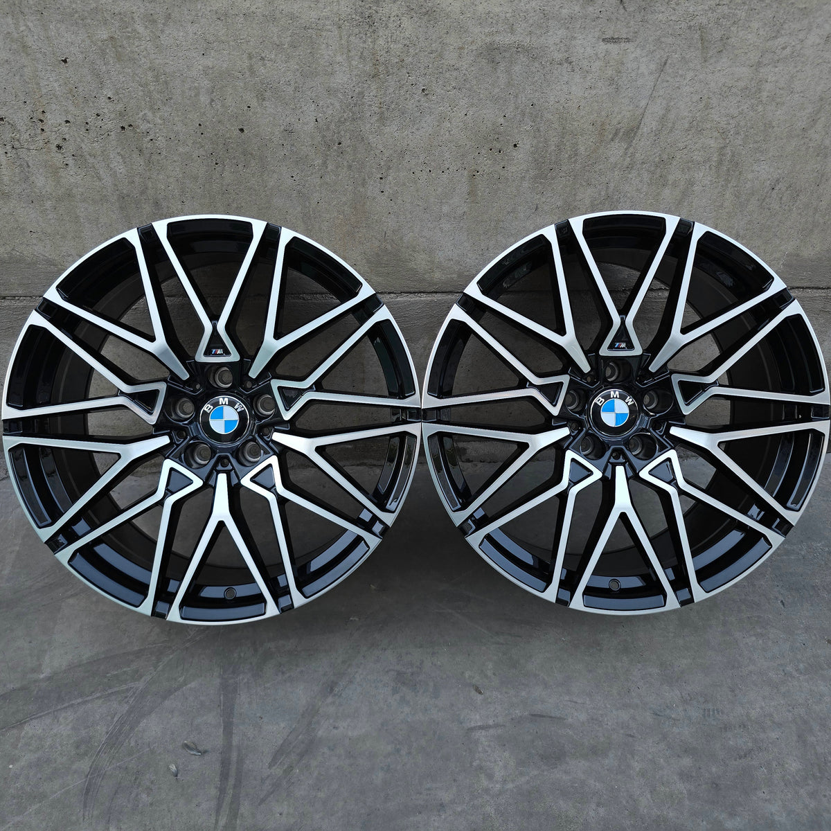 SET DE 4 LLANTAS BMW ASIMÉTRICAS. Aro 20 - 5x120. Color Cromado Fondo Negro. (H996F)