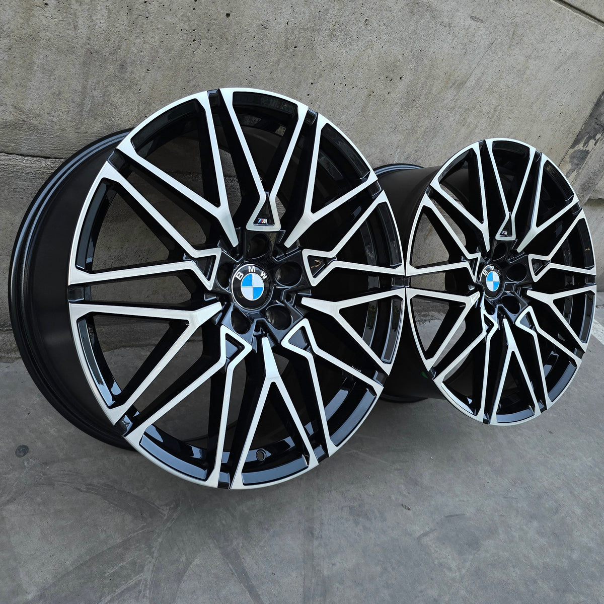 SET DE 4 LLANTAS BMW ASIMÉTRICAS. Aro 20 - 5x120. Color Cromado Fondo Negro. (H996F)