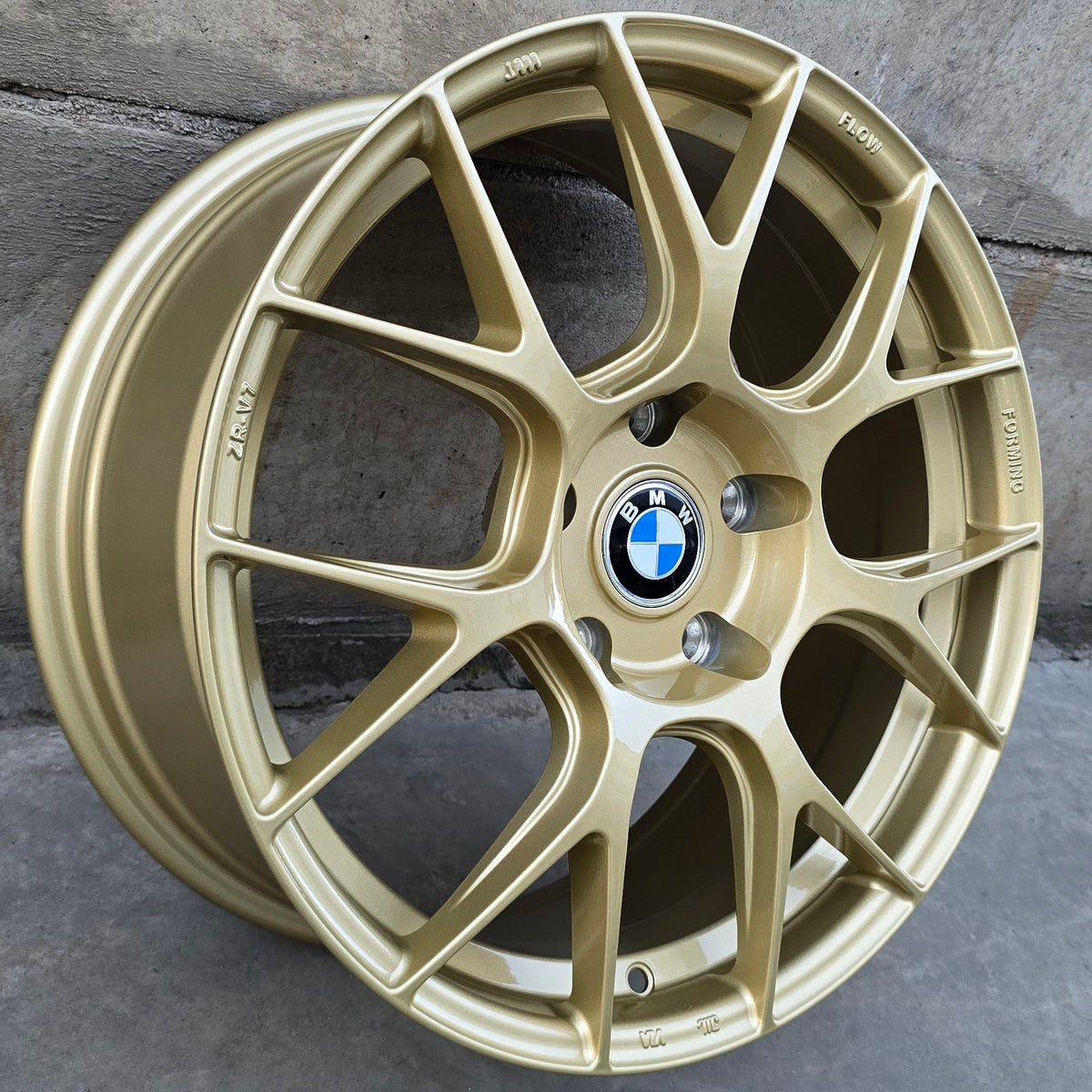 SET DE 4 LLANTAS BMW *. Aro 17 - 5x120. Color Dorado. (ZR-V7)